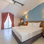 厄吕代尼兹卡特里酒店